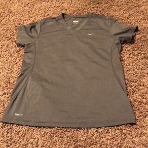 ✔️ Women’s Nike Fit Dry Shirt Medium ✔️